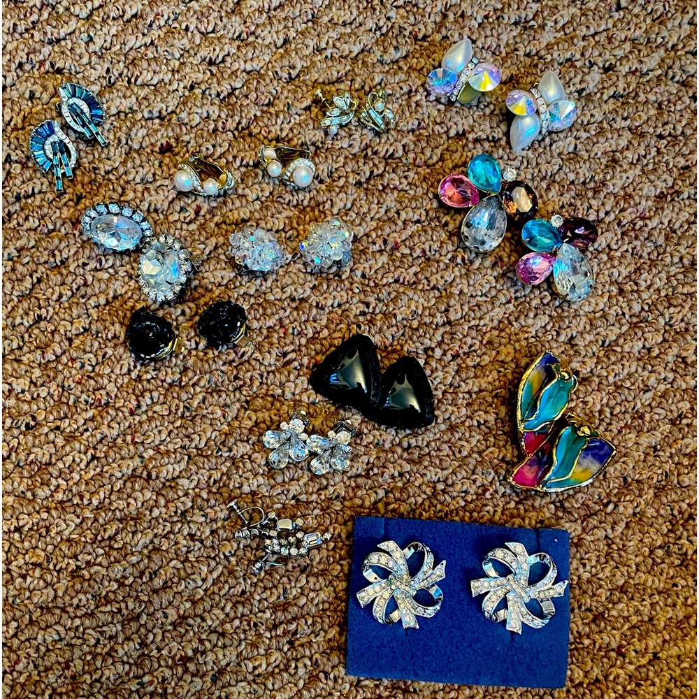 Clip earrings